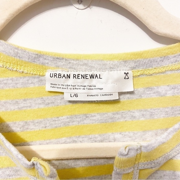 Urban Renewal | Stripped Cropped Y2K Style T-Shirt Size Large - Picture 3 of 8